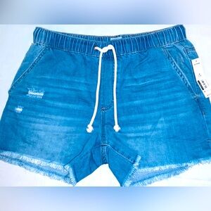 No Boundaries shorts size M